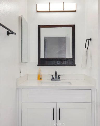 6815 Remmet 311, Canoga Park, CA 91303