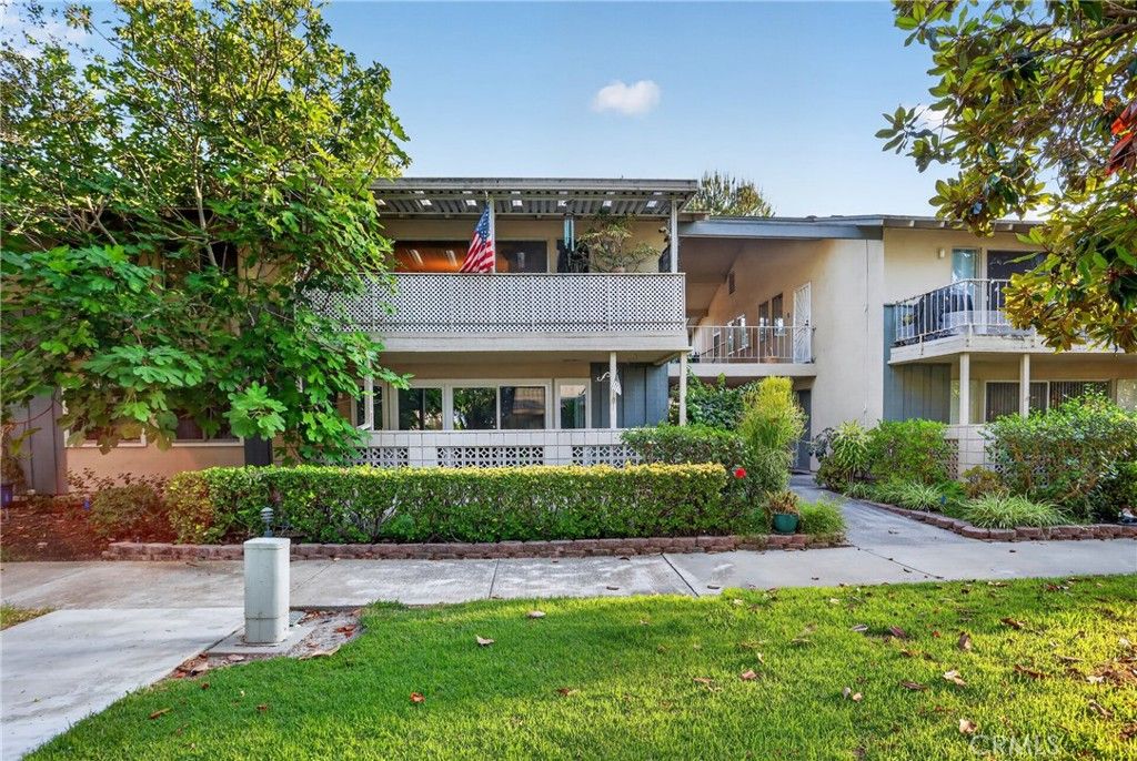 Image 11 of property listing at 8 Via Castilla C, Laguna Woods, CA 92637