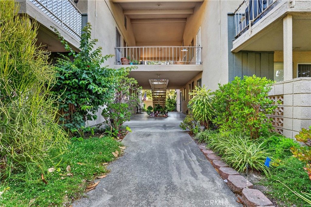 Image 12 of property listing at 8 Via Castilla C, Laguna Woods, CA 92637