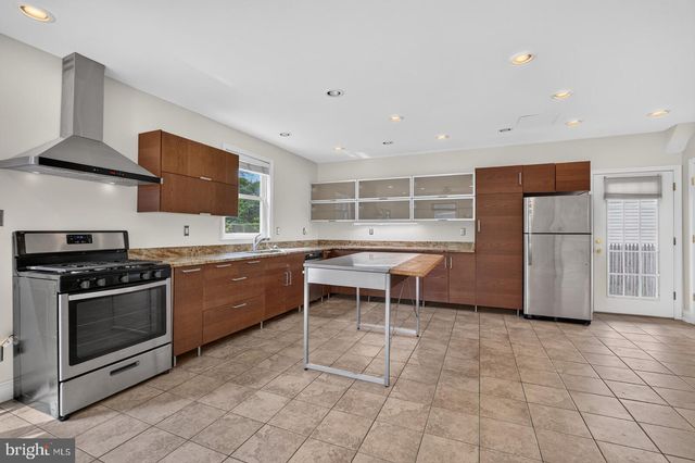 5111 LAKELAND RD, College Park, MD 20740
