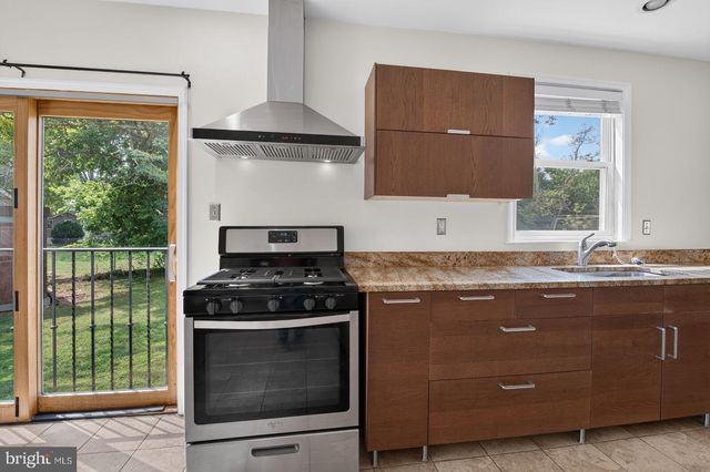 5111 LAKELAND RD, College Park, MD 20740