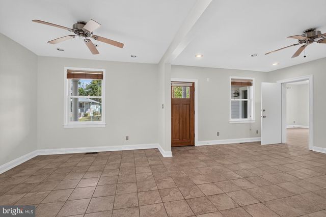 5111 LAKELAND RD, College Park, MD 20740