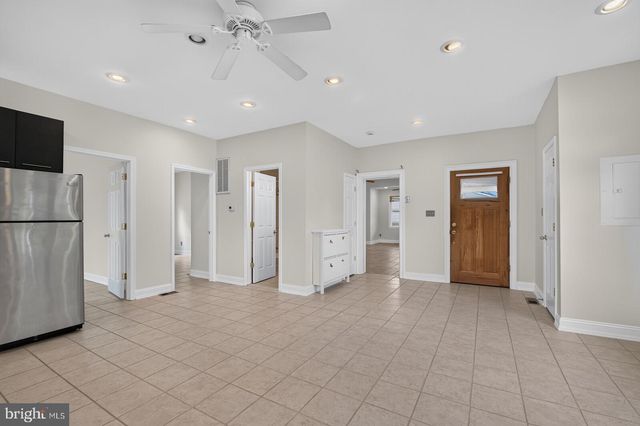 5111 LAKELAND RD, College Park, MD 20740