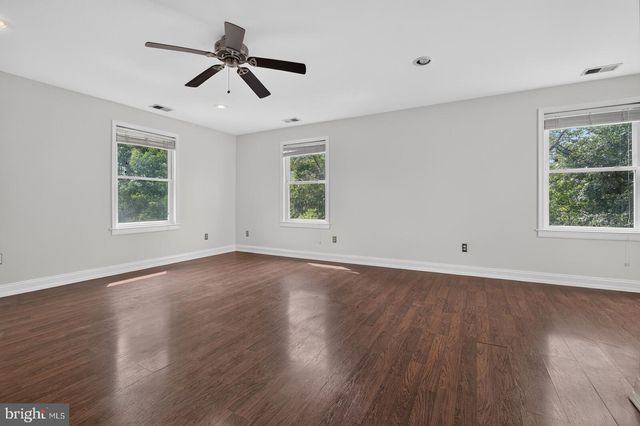 5111 LAKELAND RD, College Park, MD 20740
