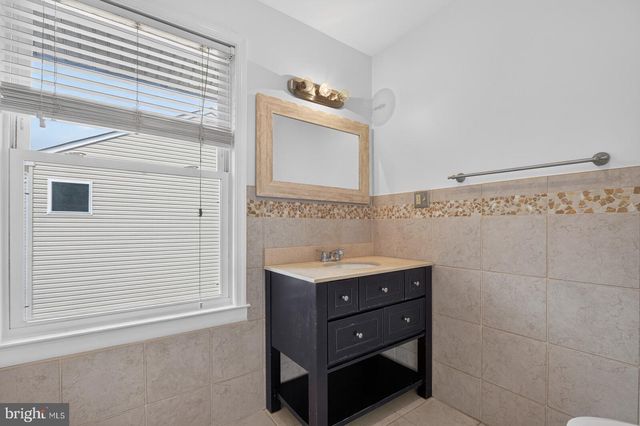 5111 LAKELAND RD, College Park, MD 20740