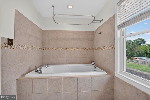 5111 LAKELAND RD, College Park, MD 20740