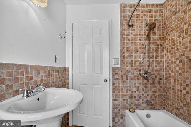 5111 LAKELAND RD, College Park, MD 20740