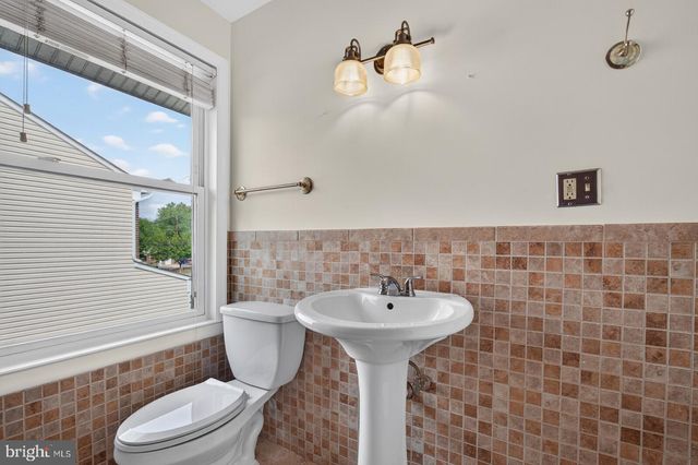 5111 LAKELAND RD, College Park, MD 20740