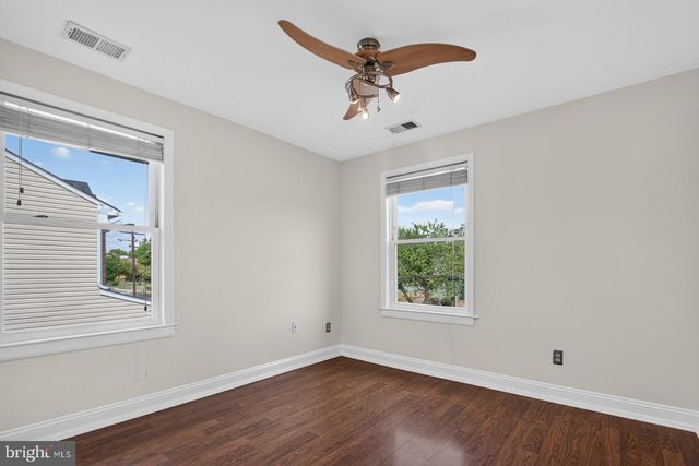 5111 LAKELAND RD, College Park, MD 20740