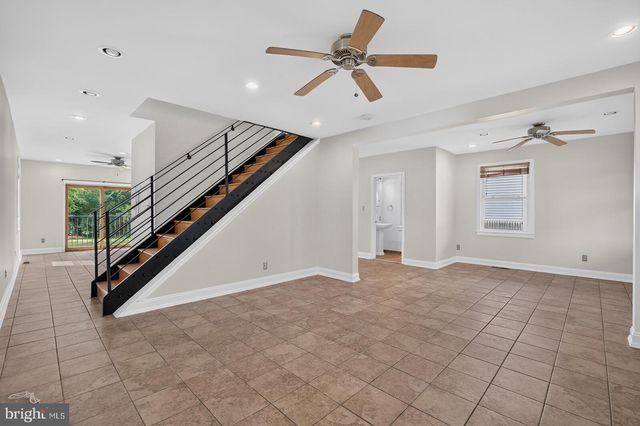 5111 LAKELAND RD, College Park, MD 20740
