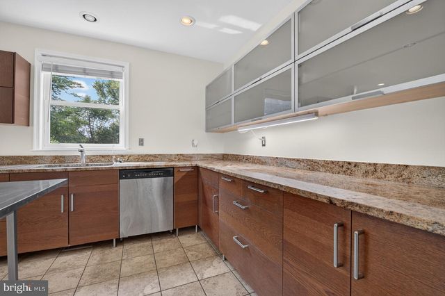 5111 LAKELAND RD, College Park, MD 20740