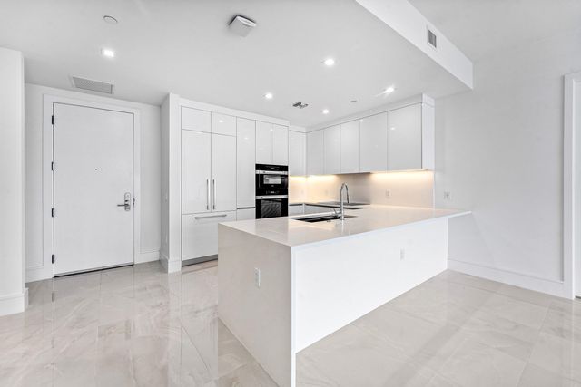 220 Lake Shore Drive 2005, Lake Park, FL 33403