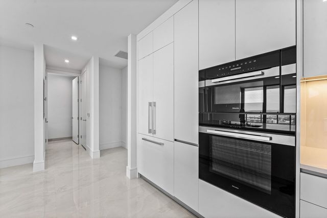 220 Lake Shore Drive 2005, Lake Park, FL 33403