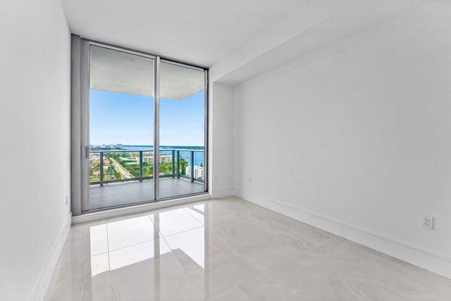 220 Lake Shore Drive 2005, Lake Park, FL 33403