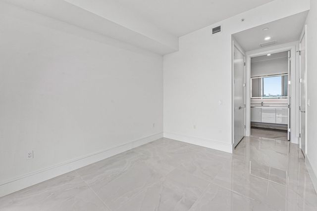 220 Lake Shore Drive 2005, Lake Park, FL 33403