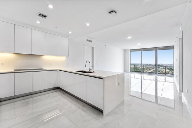 220 Lake Shore Drive 2005, Lake Park, FL 33403