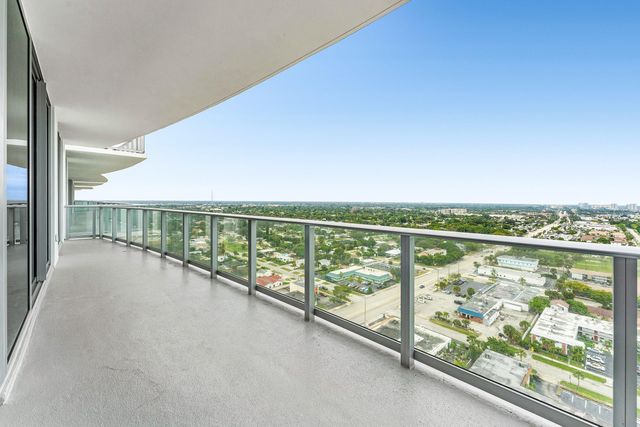 220 Lake Shore Drive 2005, Lake Park, FL 33403