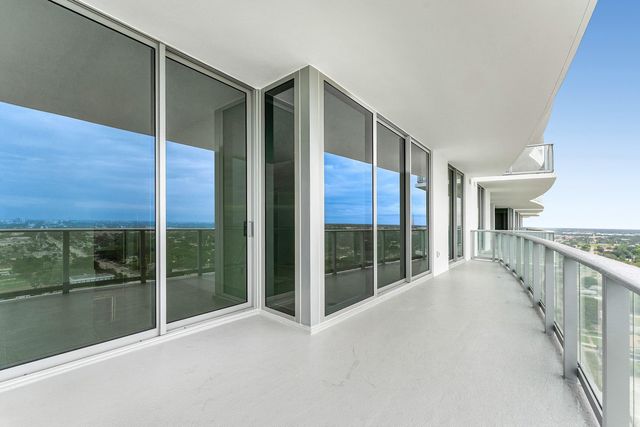220 Lake Shore Drive 2005, Lake Park, FL 33403