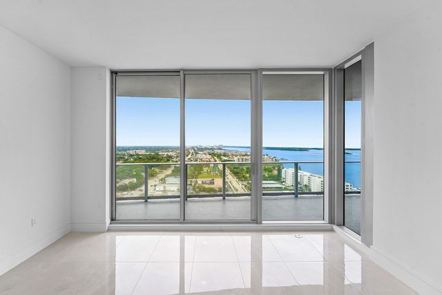 220 Lake Shore Drive 2005, Lake Park, FL 33403