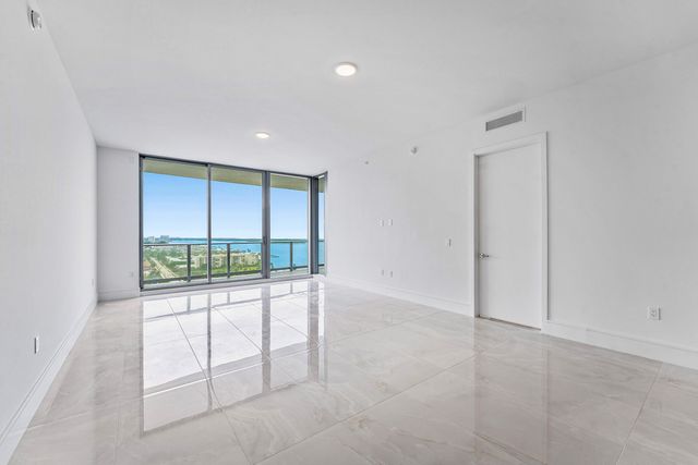 220 Lake Shore Drive 2005, Lake Park, FL 33403