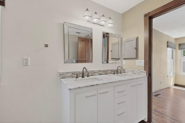 9633 De Vargas Loop NE, Albuquerque, NM 87109