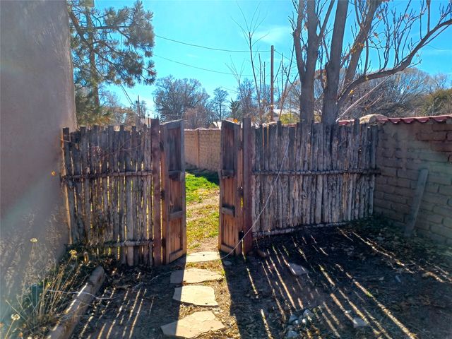 77 County Road 5, Espanola, NM 87532