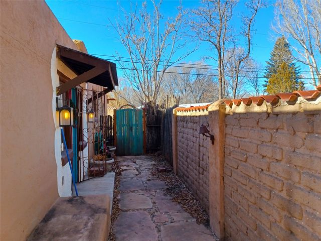 77 County Road 5, Espanola, NM 87532