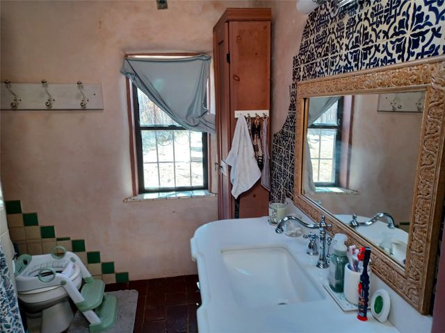 77 County Road 5, Espanola, NM 87532