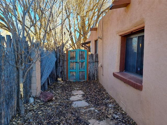 77 County Road 5, Espanola, NM 87532
