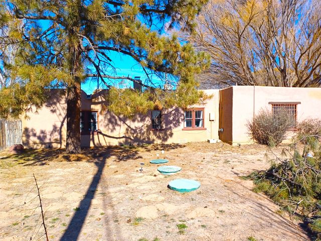 77 County Road 5, Espanola, NM 87532