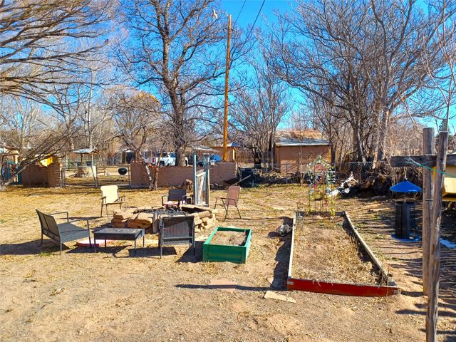 77 County Road 5, Espanola, NM 87532