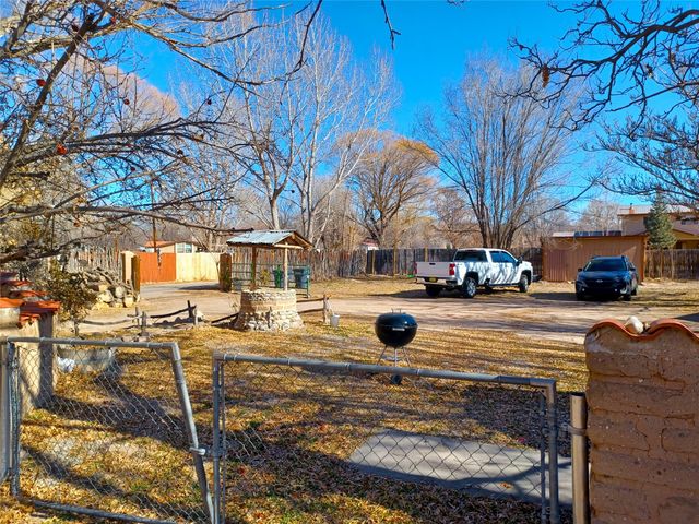 77 County Road 5, Espanola, NM 87532