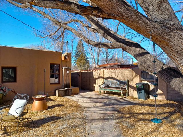 77 County Road 5, Espanola, NM 87532