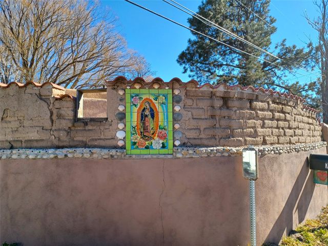 77 County Road 5, Espanola, NM 87532