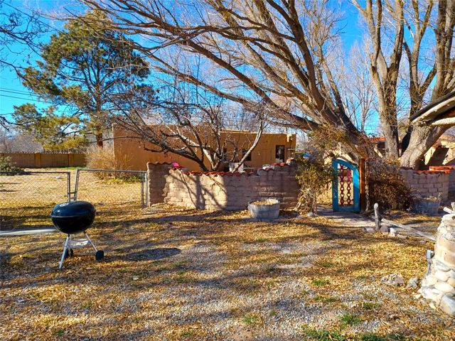 77 County Road 5, Espanola, NM 87532