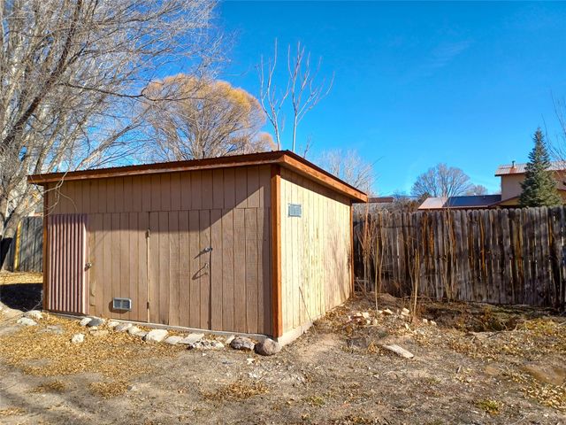 77 County Road 5, Espanola, NM 87532