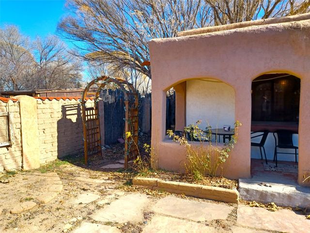 77 County Road 5, Espanola, NM 87532