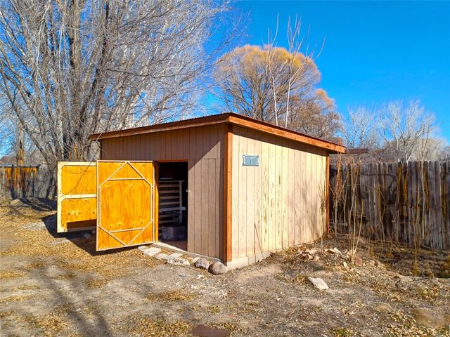 77 County Road 5, Espanola, NM 87532