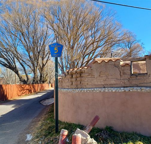 77 County Road 5, Espanola, NM 87532