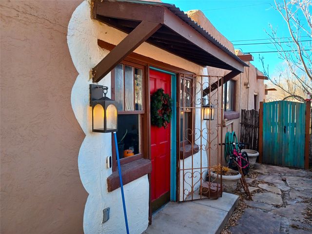 77 County Road 5, Espanola, NM 87532