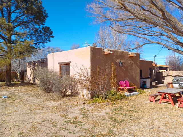 77 County Road 5, Espanola, NM 87532