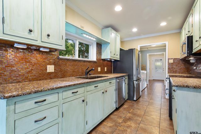 15476 Lakeside Dr., Bullard, TX 75757