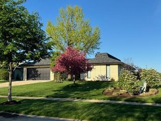 1285 Montgomery Drive, Deerfield, IL 60015