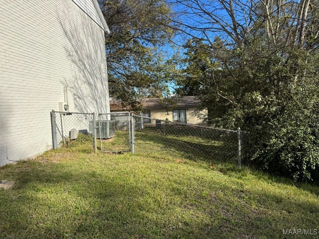 25 CRESTWOOD Court, Millbrook, AL 36054