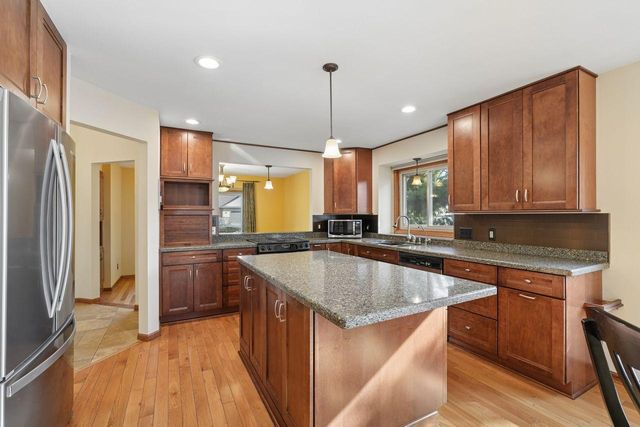 970 Sherwood Road, Shoreview, MN 55126