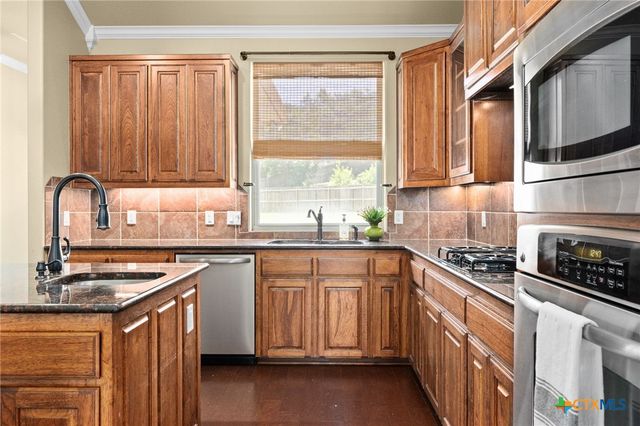 1135 Redleaf Drive, Nolanville, TX 76559
