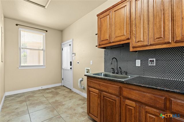 1135 Redleaf Drive, Nolanville, TX 76559