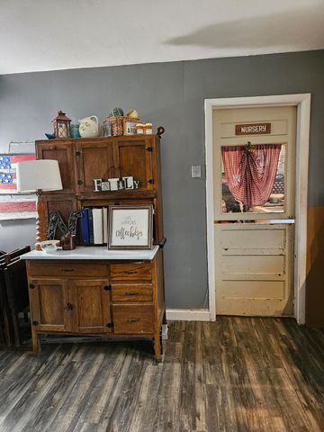 2648 N Howard Avenue, Springfield, MO 65803