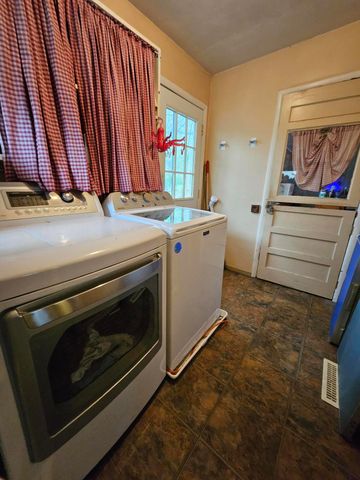 2648 N Howard Avenue, Springfield, MO 65803