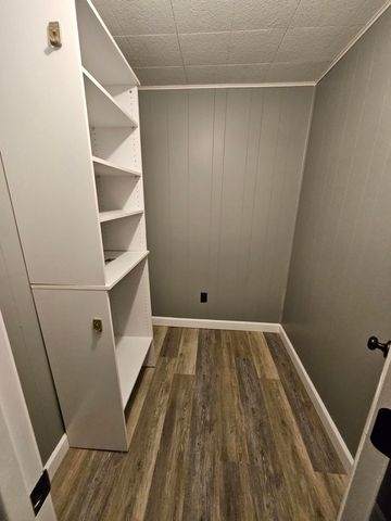 2648 N Howard Avenue, Springfield, MO 65803